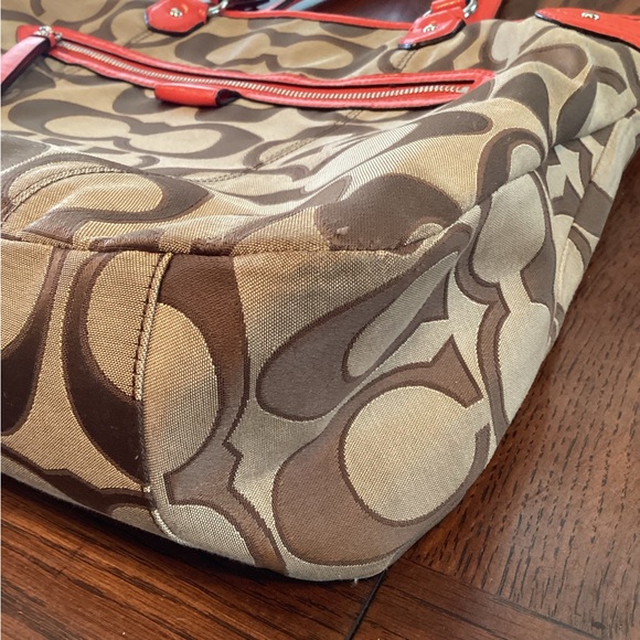 Coach Signature Emma Tote - Picture 3 of 16